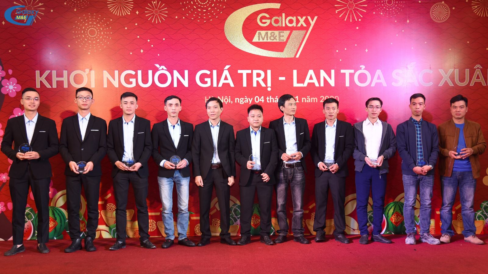 Sau khi cân nhắc, đánh giá, 10 cán bộ trẻ tuổi đã được Ban Lãnh đạo Galaxy M&E lựa chọn để vinh danh những thành viên triển vọng.