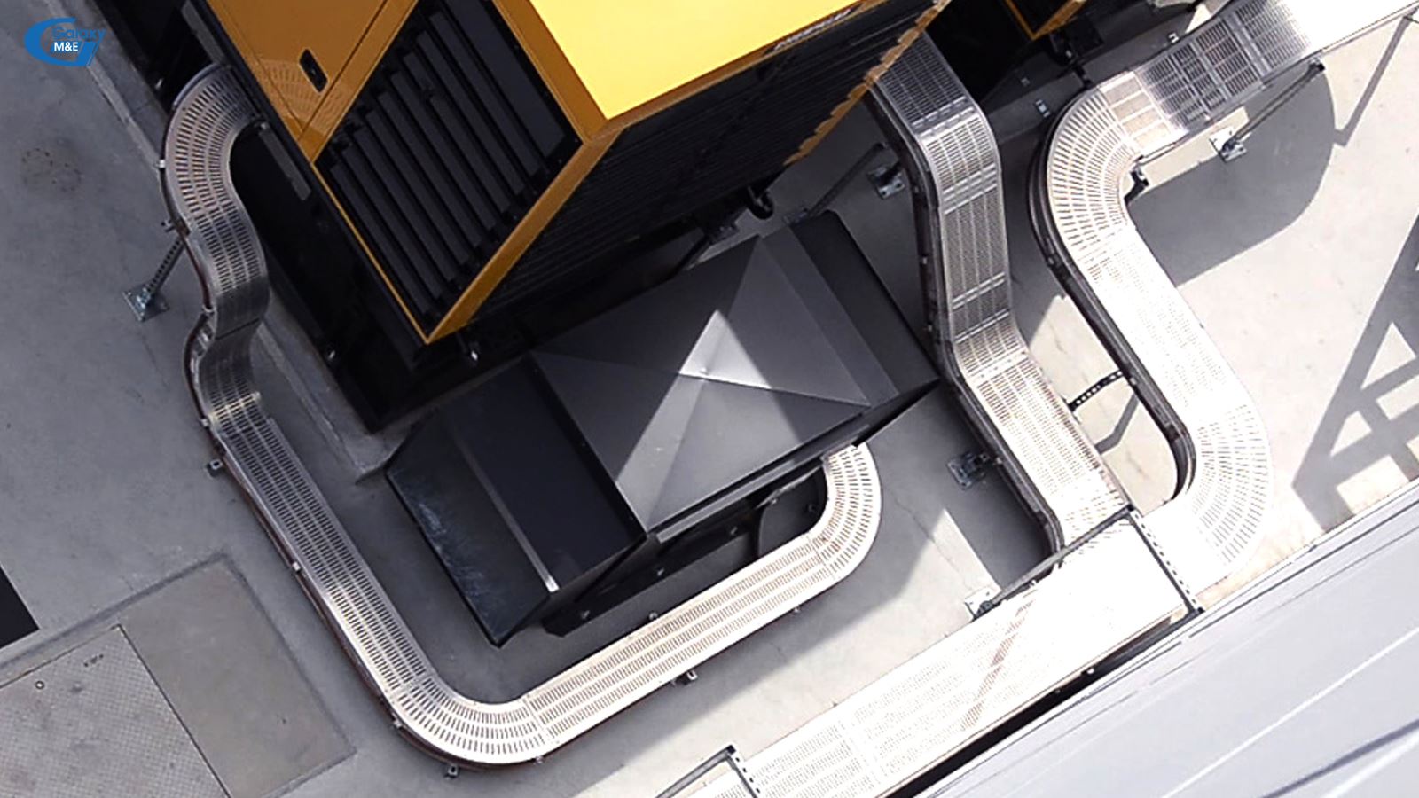 Cable tray với ưu điểm tản nhiệt tốt, giá thành rẻ hơn so với trungking, phù hợp với công trình có nhiều thiết bị công suất lớn.